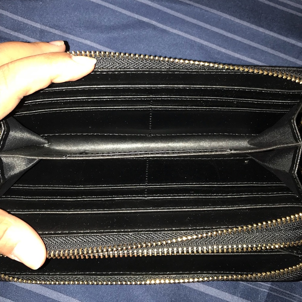 Michael Kors Handbag & Wallet - Picture 6 of 8